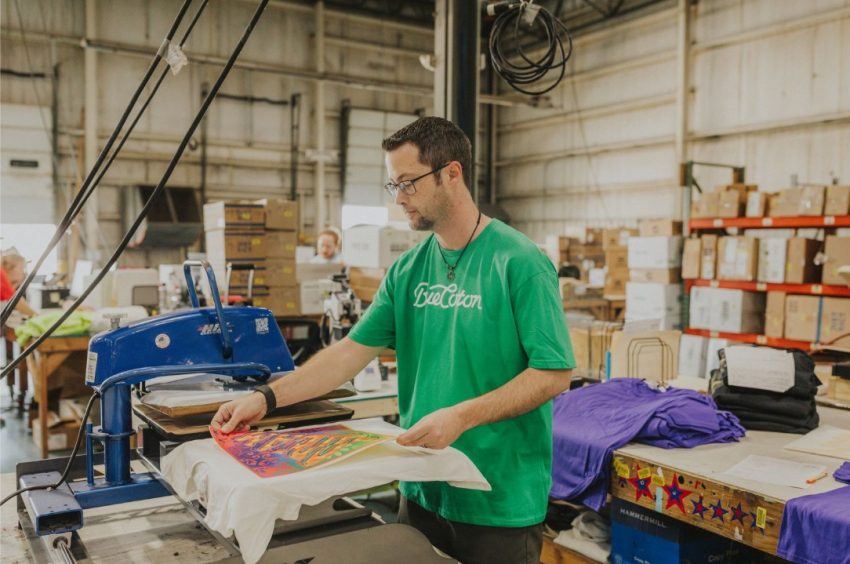 Screen Printing vs. Direct-to-Garment Printing