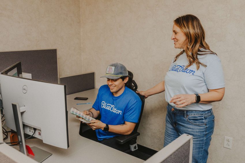 Gildan 64000 vs Bella + Canvas 3001: Which One Prints and Wears Better?