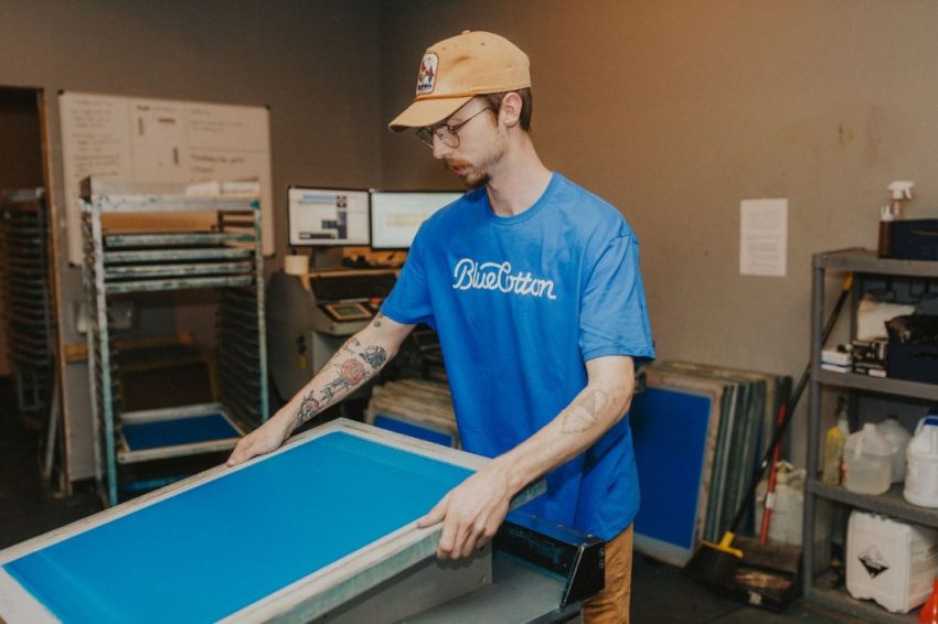 Screen Printing vs. Direct-to-Garment Printing