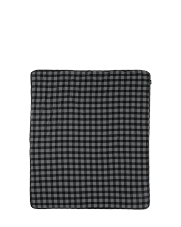 Model wearing a FQ01 Boxercraft Everest Blanket