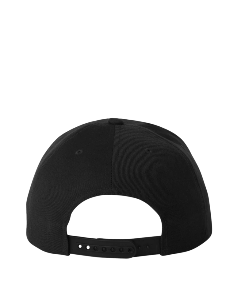 Image of a model wearing a 6089 Yupoong Classic Flat Bill Snapback Cap