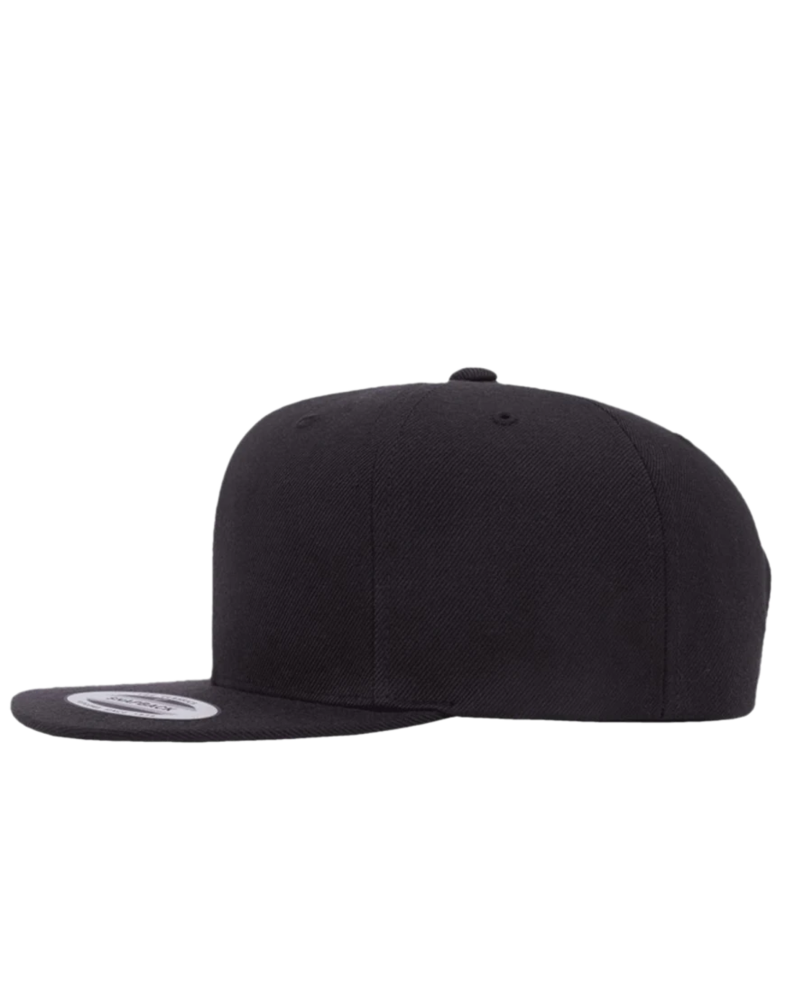 Image of a model wearing a 6089 Yupoong Classic Flat Bill Snapback Cap